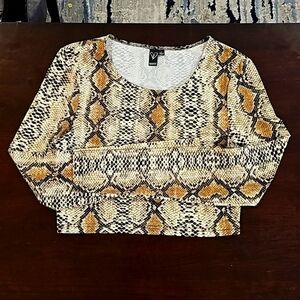 🛒💰Windsor size large super soft crop top